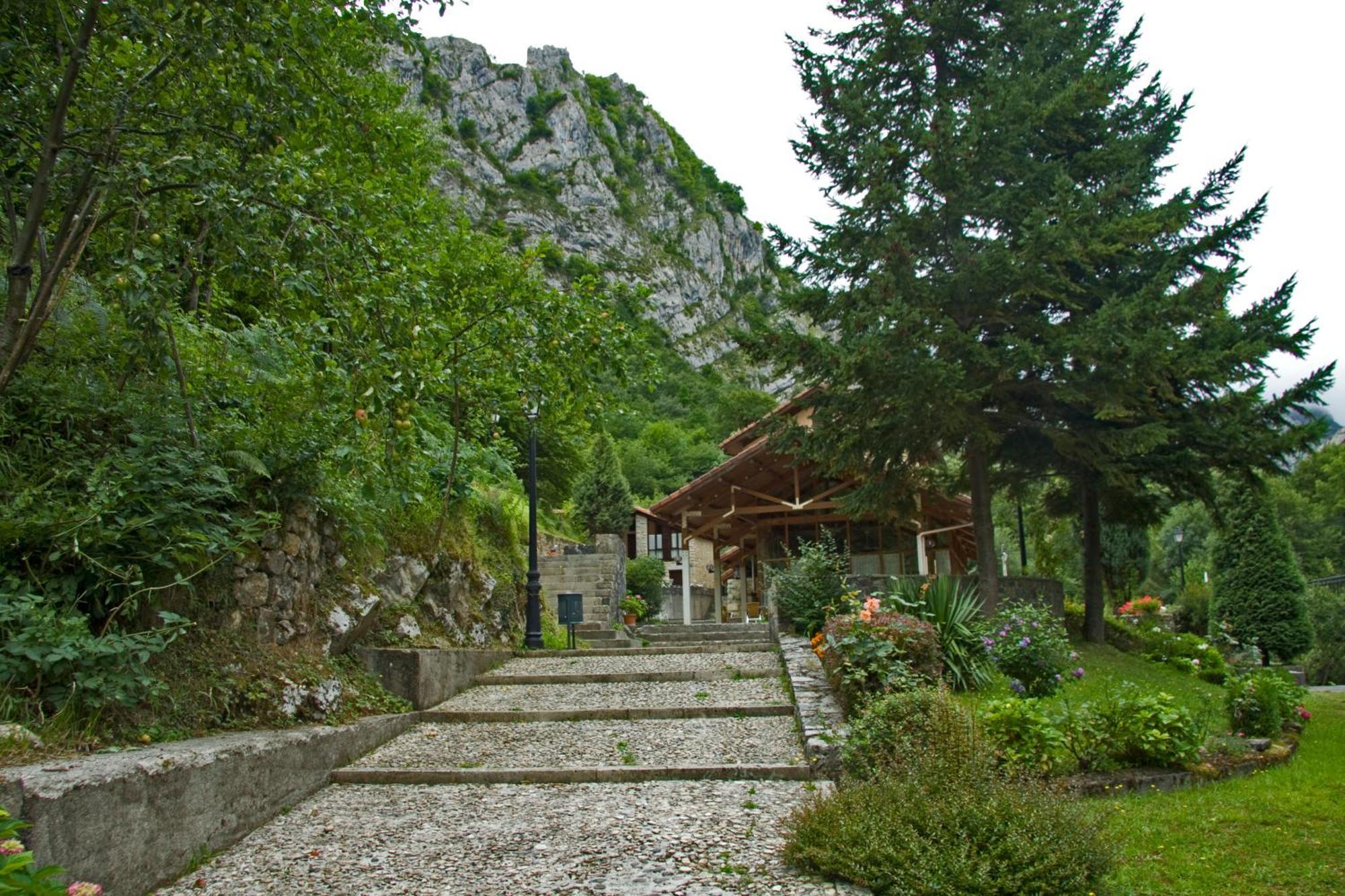 Hotel La Casona De Mestas Ponga Esterno foto